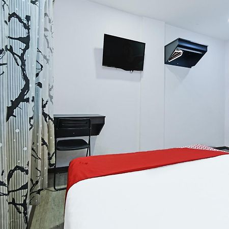 Super Oyo 992 Orange Hotel Kuala Pilah Esterno foto