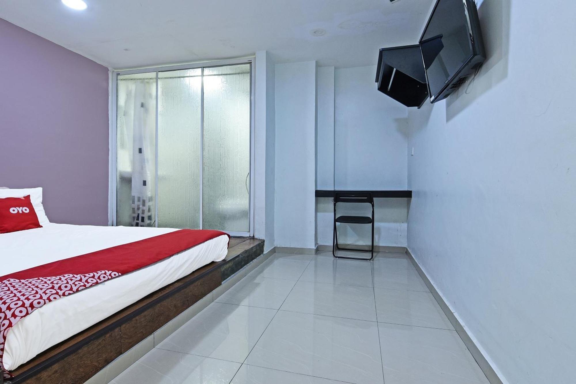 Super Oyo 992 Orange Hotel Kuala Pilah Esterno foto
