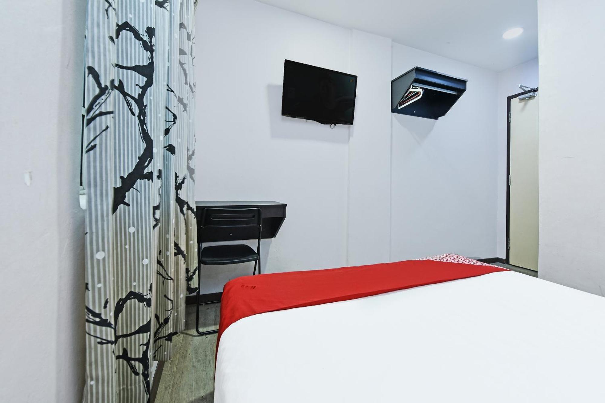 Super Oyo 992 Orange Hotel Kuala Pilah Esterno foto
