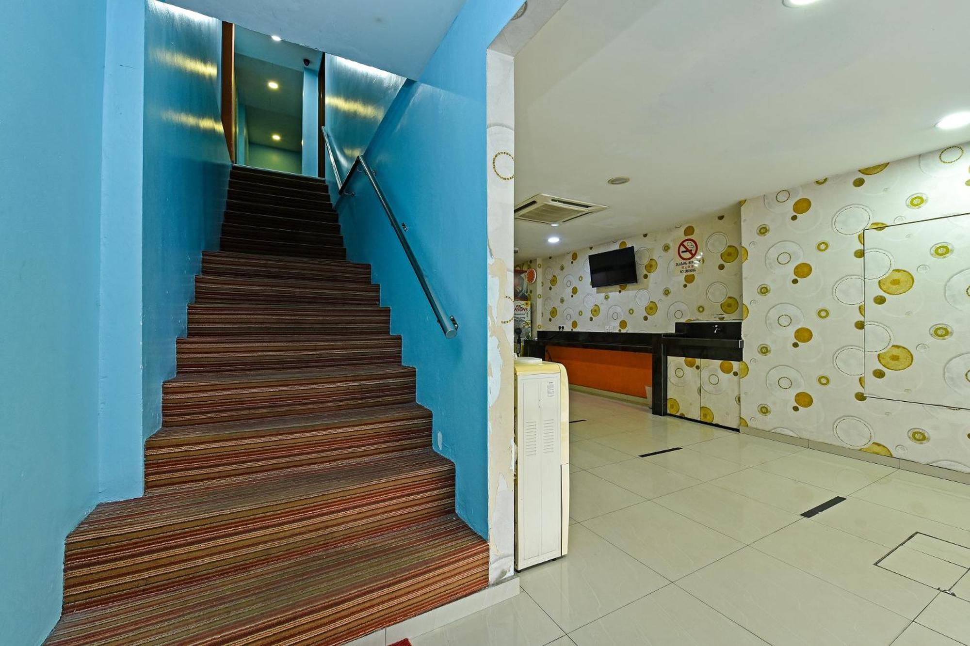Super Oyo 992 Orange Hotel Kuala Pilah Esterno foto