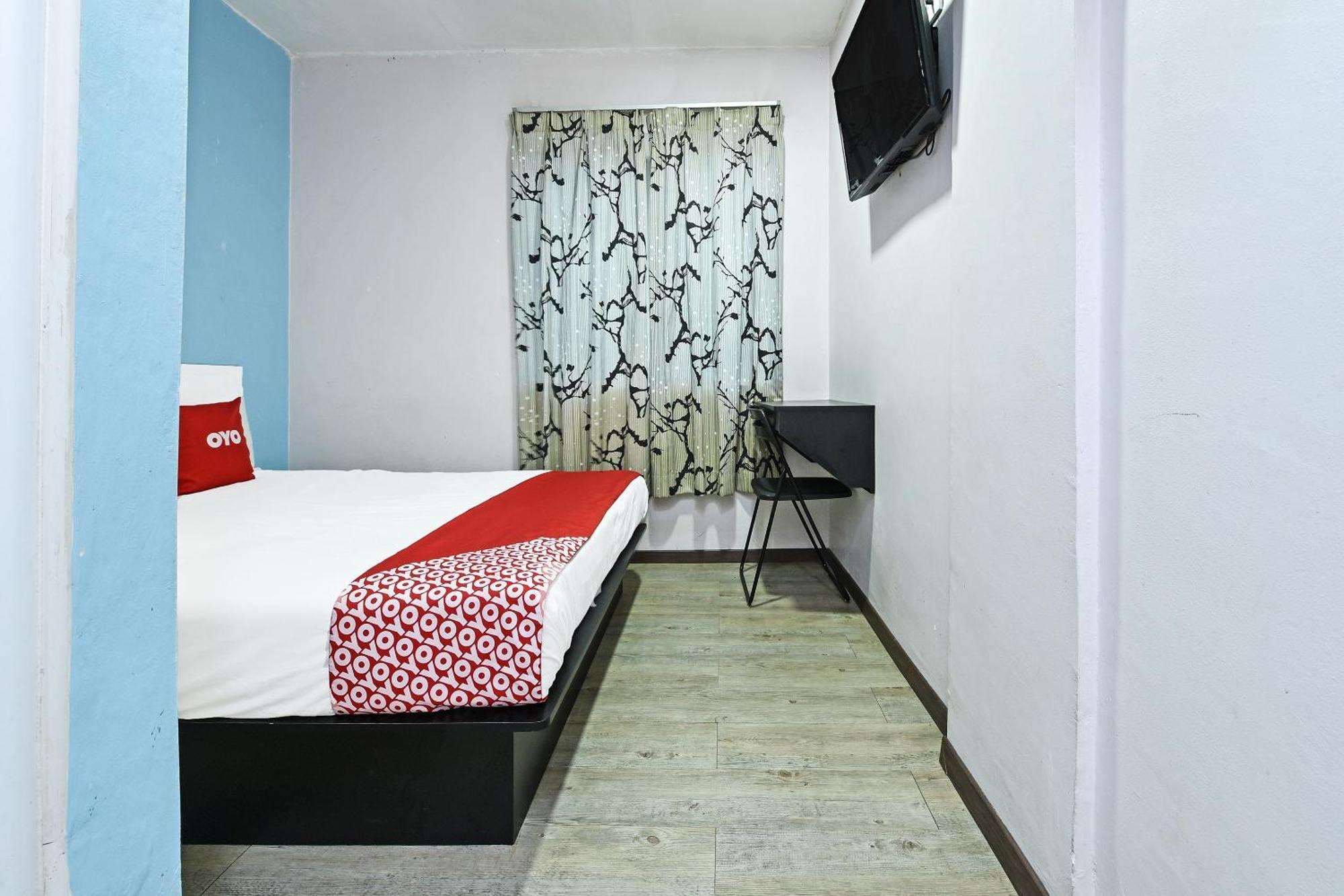 Super Oyo 992 Orange Hotel Kuala Pilah Esterno foto