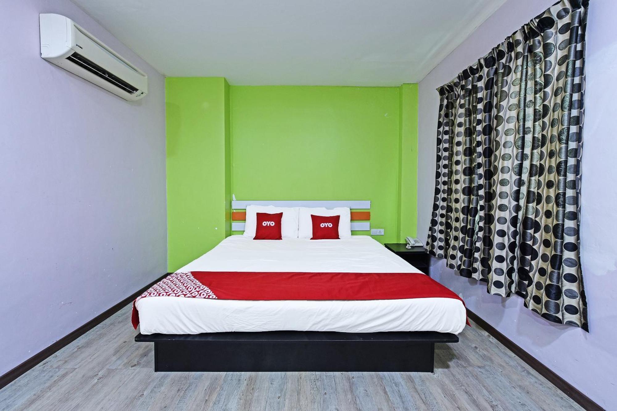 Super Oyo 992 Orange Hotel Kuala Pilah Esterno foto