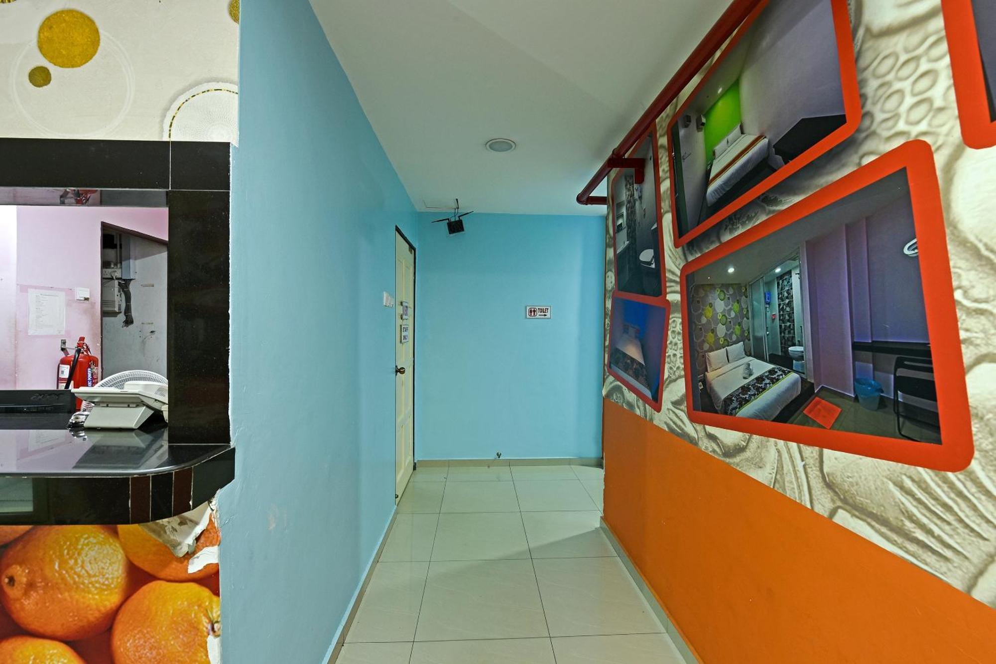 Super Oyo 992 Orange Hotel Kuala Pilah Esterno foto