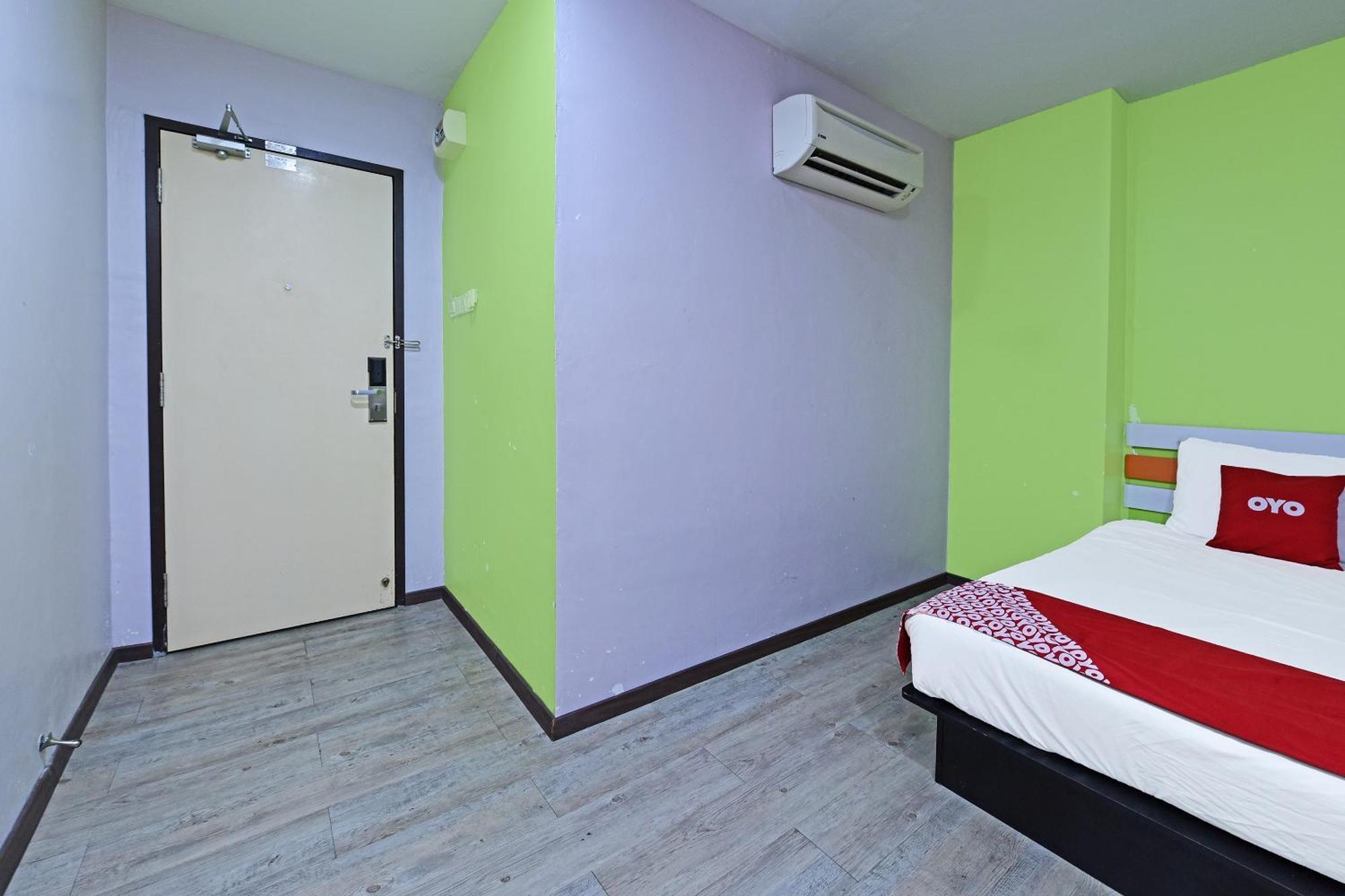 Super Oyo 992 Orange Hotel Kuala Pilah Esterno foto