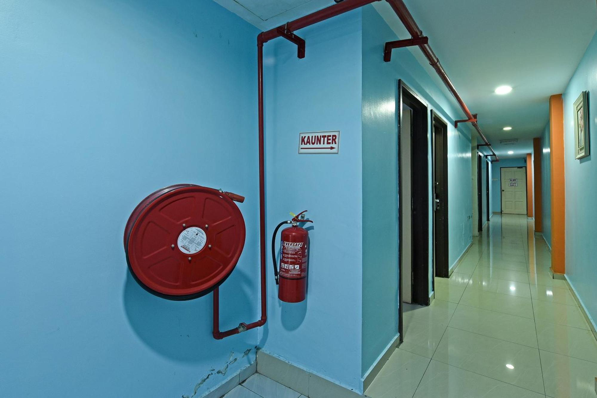 Super Oyo 992 Orange Hotel Kuala Pilah Esterno foto