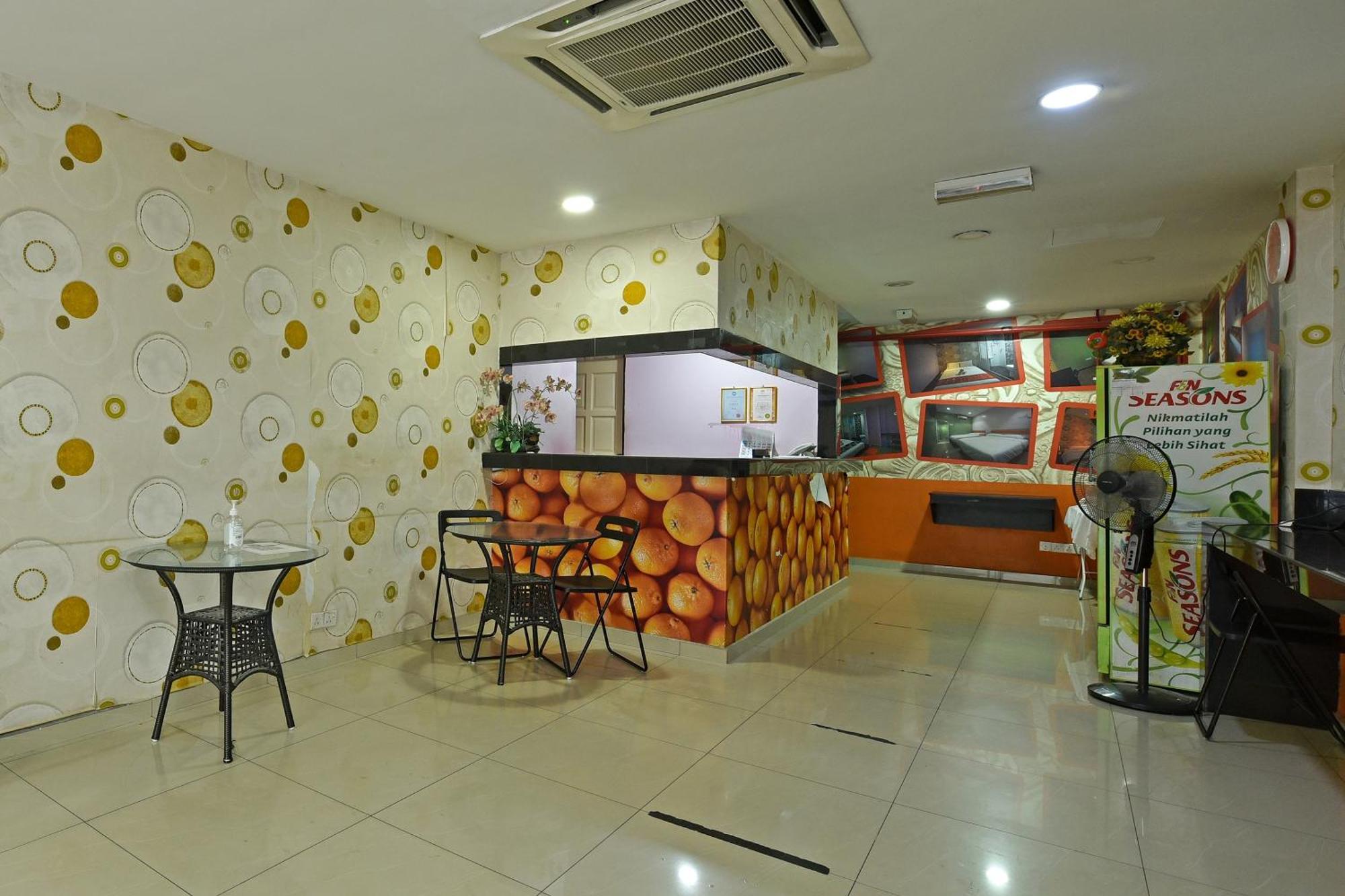 Super Oyo 992 Orange Hotel Kuala Pilah Esterno foto