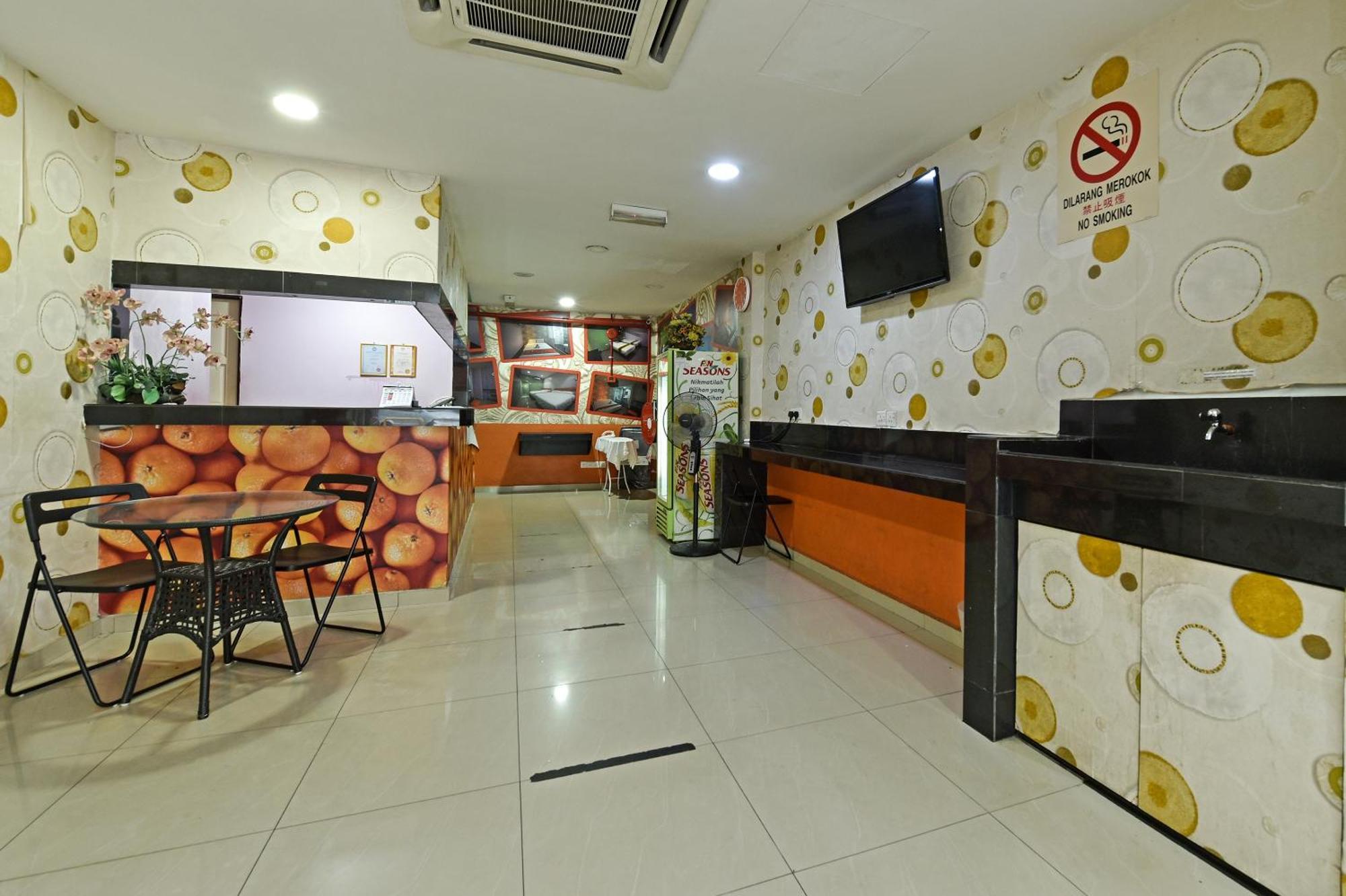 Super Oyo 992 Orange Hotel Kuala Pilah Esterno foto