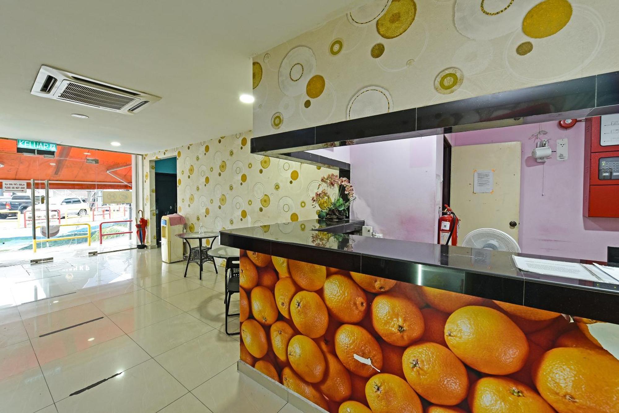 Super Oyo 992 Orange Hotel Kuala Pilah Esterno foto